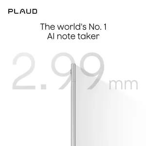 Enregistreur vocal IA PLAUD Note argenté, au design fin de 2,99 mm, présenté dans un visuel promotionnel du produit