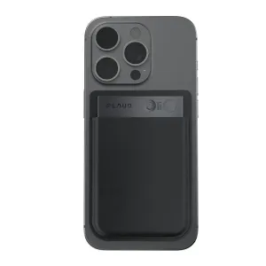 Étui magnétique PLAUD Note noir, fixé au dos d’un smartphone avec des bords texturés surpiqués