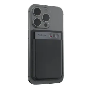 Étui magnétique PLAUD Note sur un smartphone, contenant un enregistreur PLAUD dans une poche arrière noire texturée.
