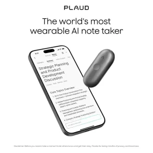 PLAUD NotePin S bærbar AI-noteskriver ved siden af en smartphone med notes-appens interface på hvid baggrund