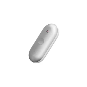 PLAUD NotePin S, enregistreur vocal IA argent, avec bouton central et logo sur fond blanc