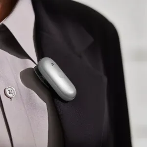 PLAUD NotePin S, enregistreur vocal à clip argent à fixer sur le col de chemise pour la transcription par IA