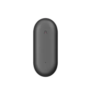 Enregistreur vocal IA portable PLAUD NotePin en gris cosmique, présenté sous la forme d’un dispositif portable ovale compact