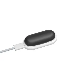 Enregistreur vocal IA portable PLAUD NotePin en gris cosmique avec câble USB-C attaché