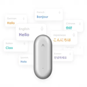 Enregistreur vocal IA portable PLAUD NotePin pour la transcription multilingue, présenté en gris cosmique