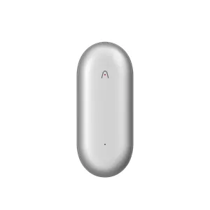 Enregistreur vocal IA portable PLAUD NotePin argenté avec transcription sécurisée, vue de face