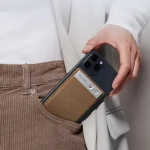 Étui magnétique PLAUD Note fixé à un smartphone, présenté dans une poche avec une fixation magnétique sécurisée