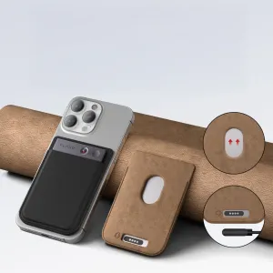 Étui magnétique PLAUD Note marron, présenté fixé à un téléphone avec découpe pour appareil photo et insert de protection séparé.